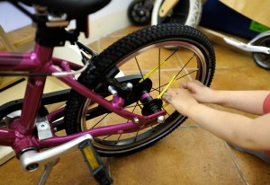 Straws on Bike Spokes Activity Kids Islabikes Cnoc 16