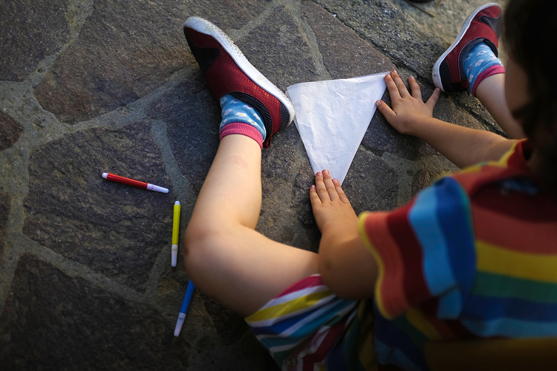 Paper Kite DIY instructions